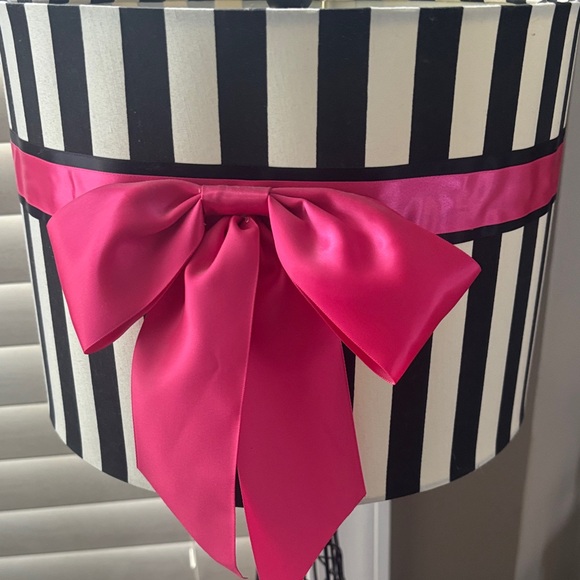 Paris Steelwork Eiffel Tower Table Lamp w/Striped Lamp Shade 20\